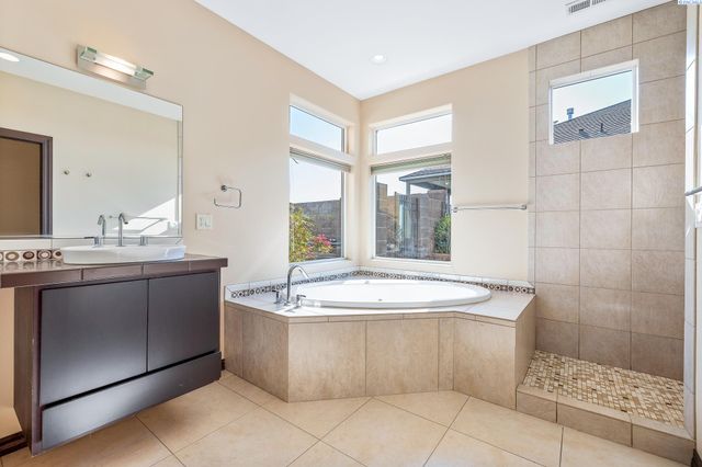 1352 Westgate Way, Richland, WA 99352