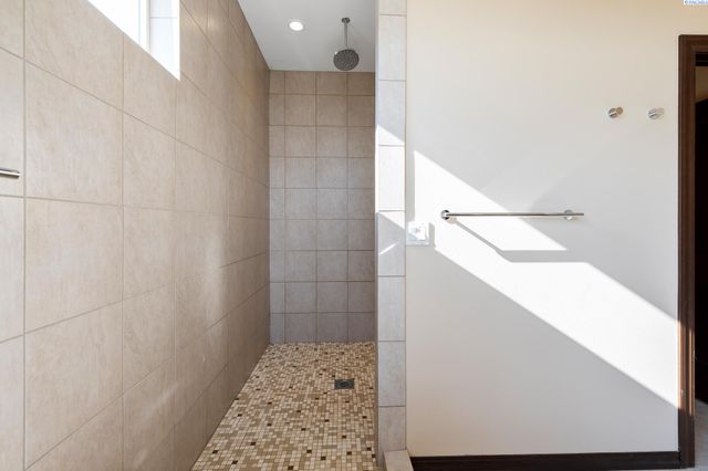 1352 Westgate Way, Richland, WA 99352