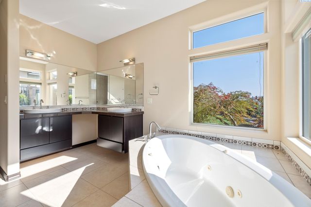 1352 Westgate Way, Richland, WA 99352