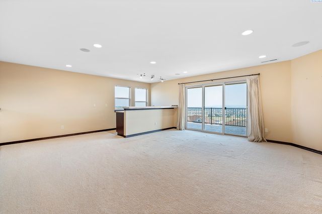 1352 Westgate Way, Richland, WA 99352