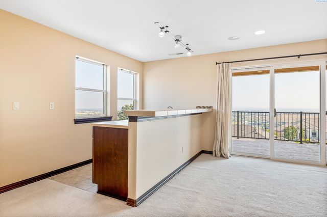 1352 Westgate Way, Richland, WA 99352