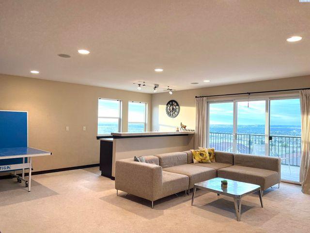 1352 Westgate Way, Richland, WA 99352