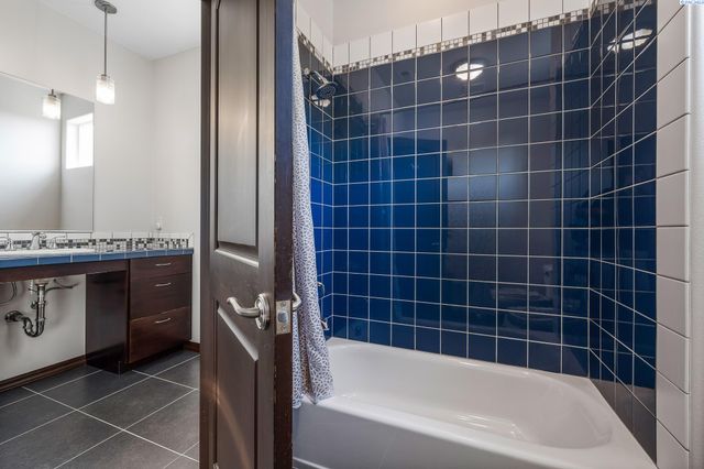 1352 Westgate Way, Richland, WA 99352