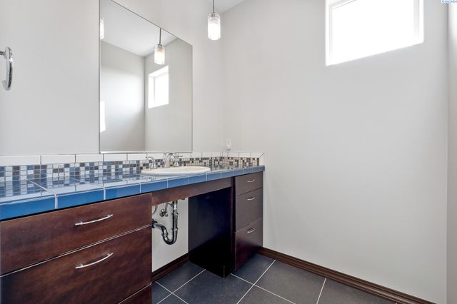 1352 Westgate Way, Richland, WA 99352