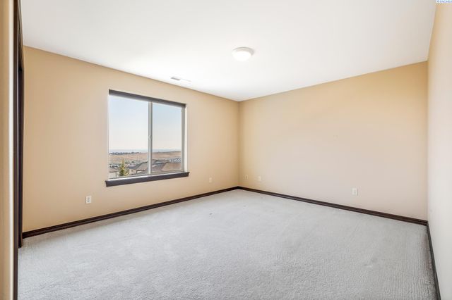 1352 Westgate Way, Richland, WA 99352