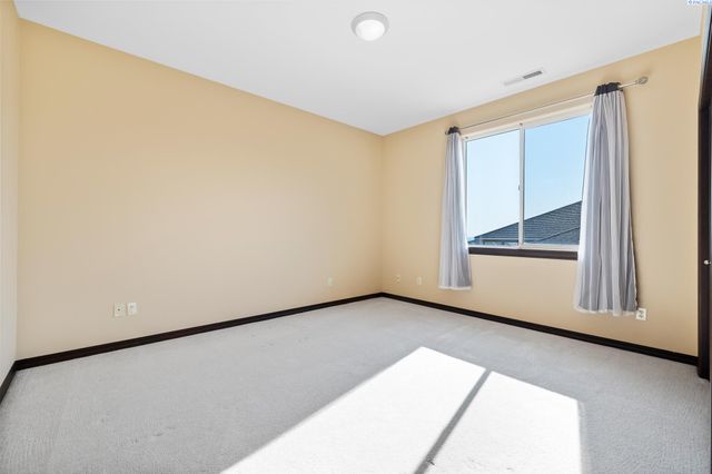 1352 Westgate Way, Richland, WA 99352