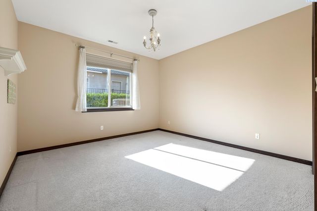 1352 Westgate Way, Richland, WA 99352