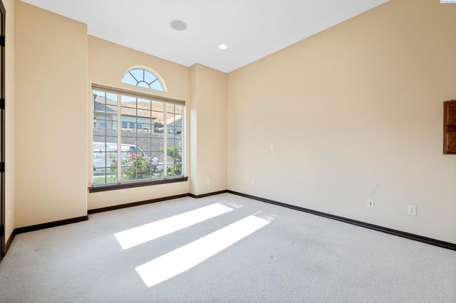 1352 Westgate Way, Richland, WA 99352