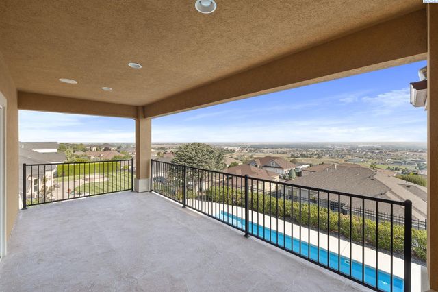 1352 Westgate Way, Richland, WA 99352