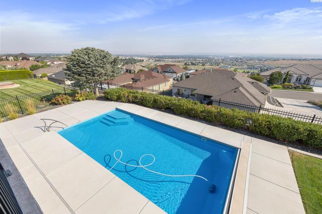 1352 Westgate Way, Richland, WA 99352