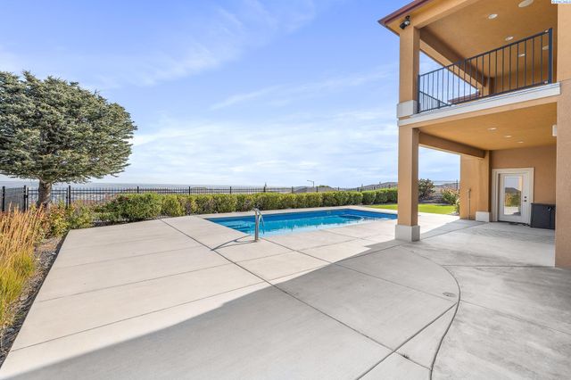 1352 Westgate Way, Richland, WA 99352