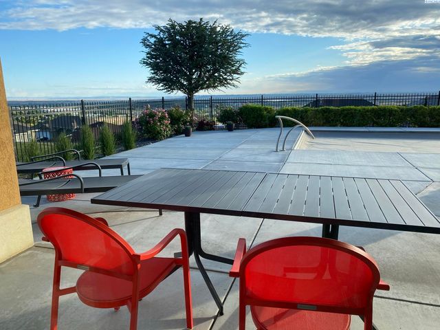 1352 Westgate Way, Richland, WA 99352