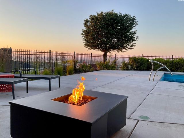 1352 Westgate Way, Richland, WA 99352