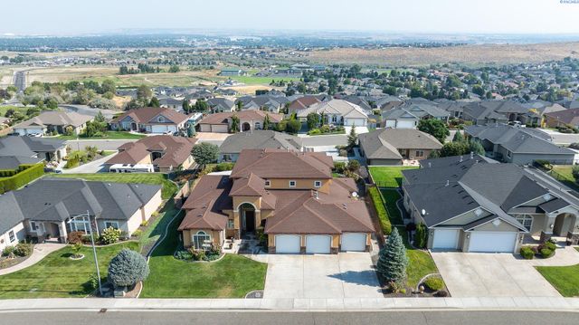 1352 Westgate Way, Richland, WA 99352