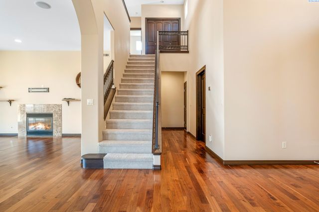 1352 Westgate Way, Richland, WA 99352