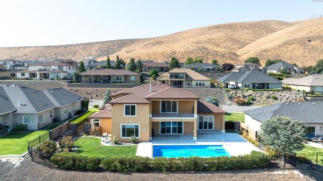 1352 Westgate Way, Richland, WA 99352