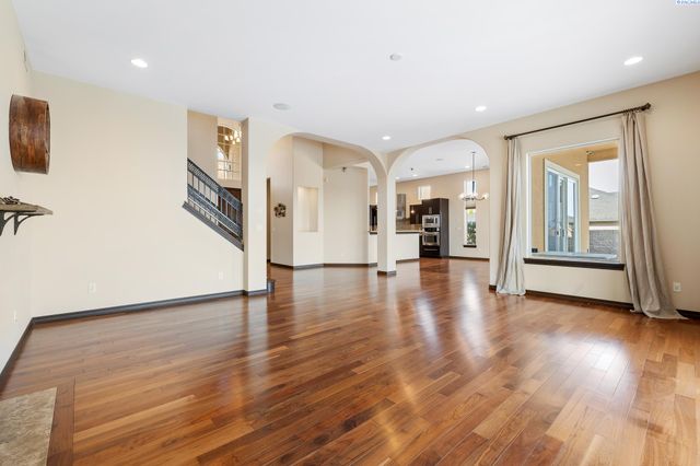 1352 Westgate Way, Richland, WA 99352