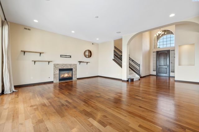 1352 Westgate Way, Richland, WA 99352