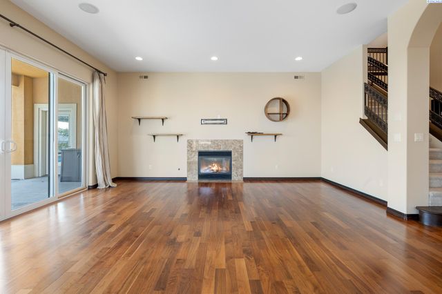 1352 Westgate Way, Richland, WA 99352