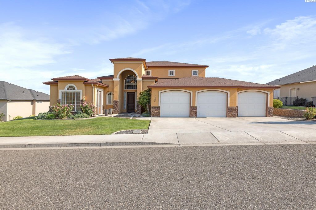 1352 Westgate Way, Richland, WA 99352