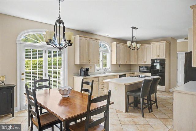 96 AUTUMN DR, Newtown, PA 18940