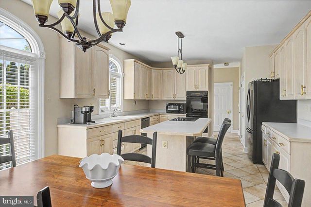 96 AUTUMN DR, Newtown, PA 18940