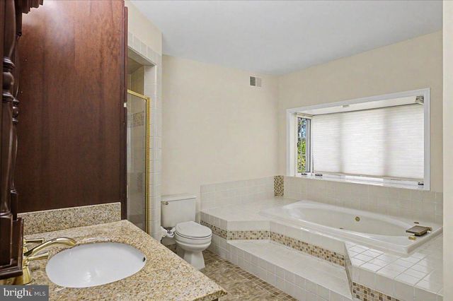 96 AUTUMN DR, Newtown, PA 18940