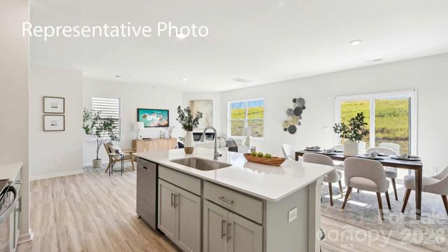 672 13th Avenue Drive NE, Hickory, NC 28601