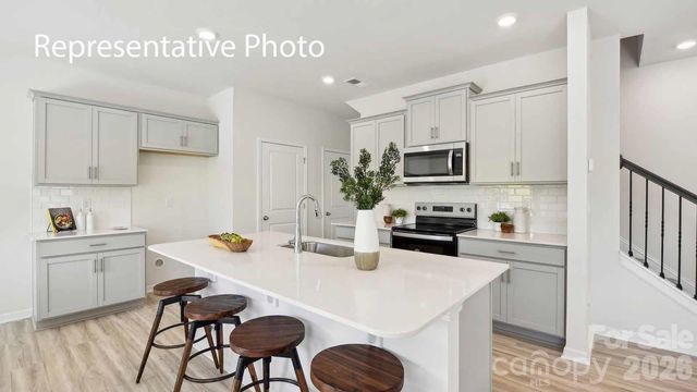 672 13th Avenue Drive NE, Hickory, NC 28601