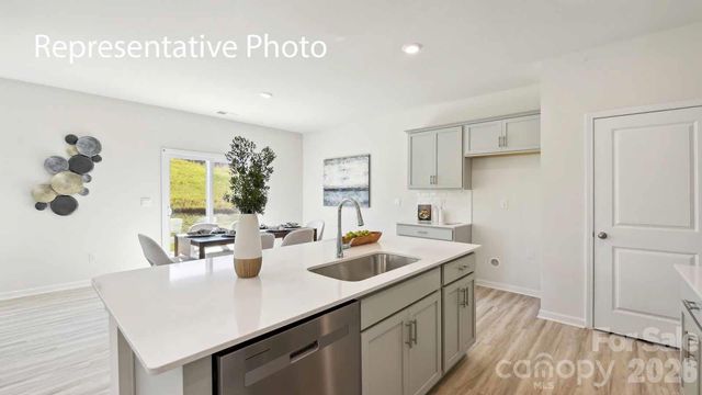 672 13th Avenue Drive NE, Hickory, NC 28601