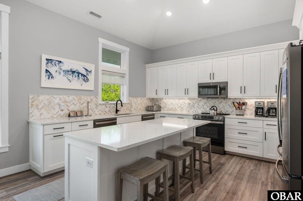 Image 11 of property listing at 769 Gulfstream Court, Corolla, NC 27927