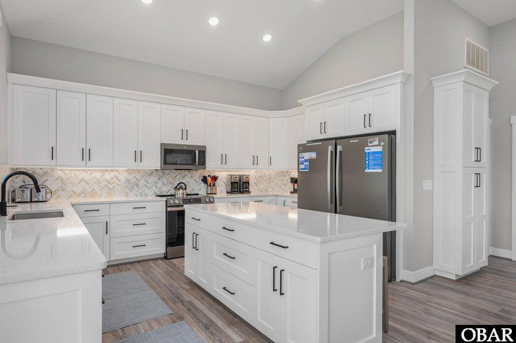 Image 13 of property listing at 769 Gulfstream Court, Corolla, NC 27927
