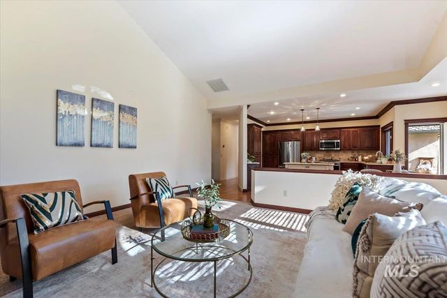 9041 W Woodglade Ln, Garden City, ID 83714