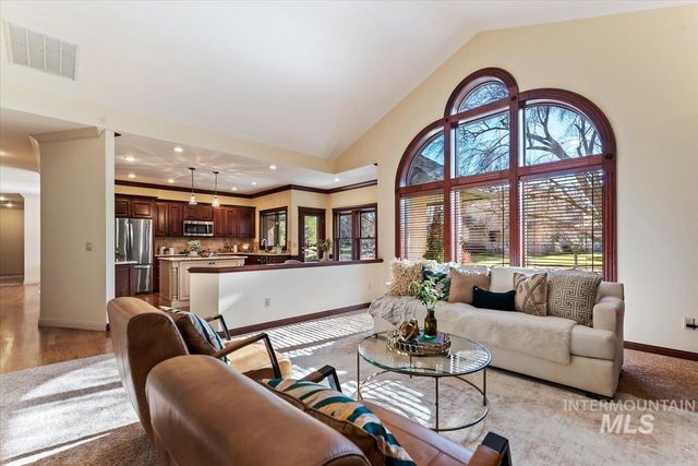 9041 W Woodglade Ln, Garden City, ID 83714