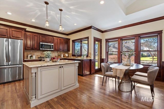 9041 W Woodglade Ln, Garden City, ID 83714