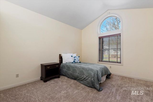 9041 W Woodglade Ln, Garden City, ID 83714