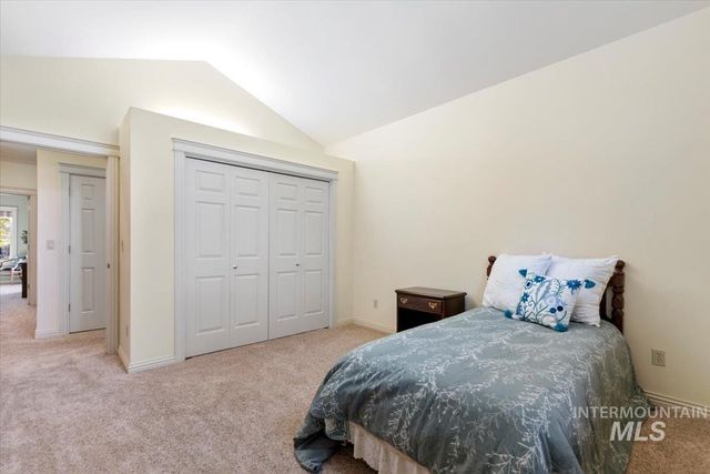 9041 W Woodglade Ln, Garden City, ID 83714