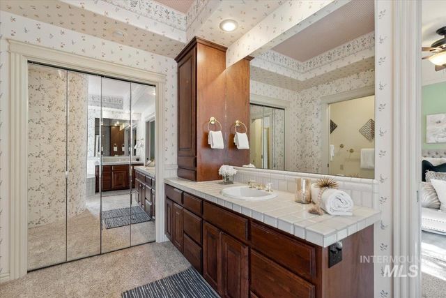 9041 W Woodglade Ln, Garden City, ID 83714