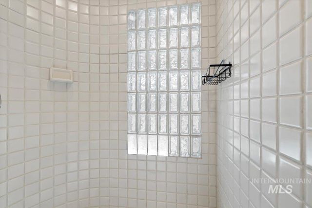 9041 W Woodglade Ln, Garden City, ID 83714