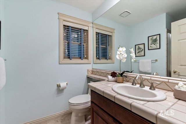 9041 W Woodglade Ln, Garden City, ID 83714