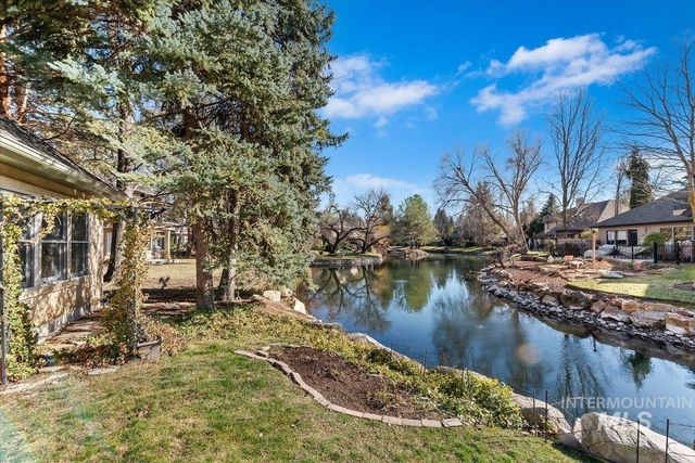 9041 W Woodglade Ln, Garden City, ID 83714