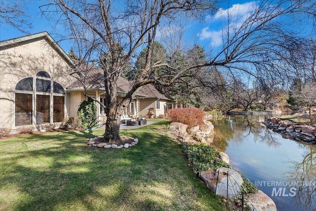 9041 W Woodglade Ln, Garden City, ID 83714