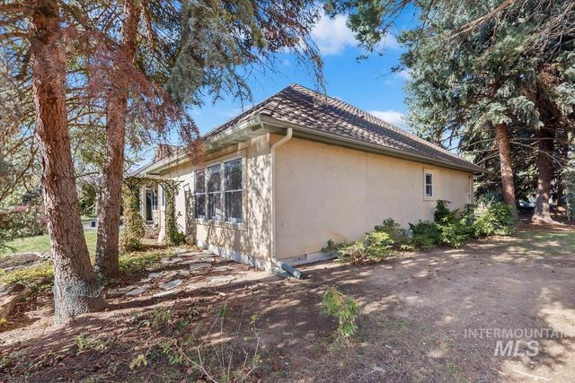 9041 W Woodglade Ln, Garden City, ID 83714