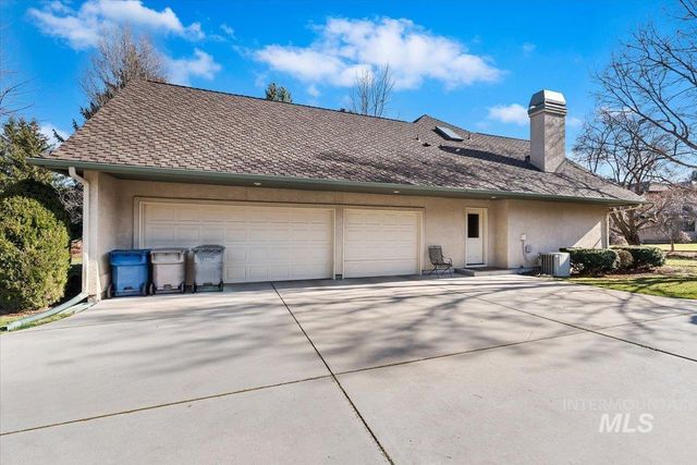 9041 W Woodglade Ln, Garden City, ID 83714
