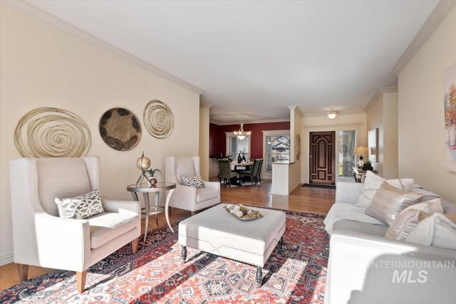 9041 W Woodglade Ln, Garden City, ID 83714