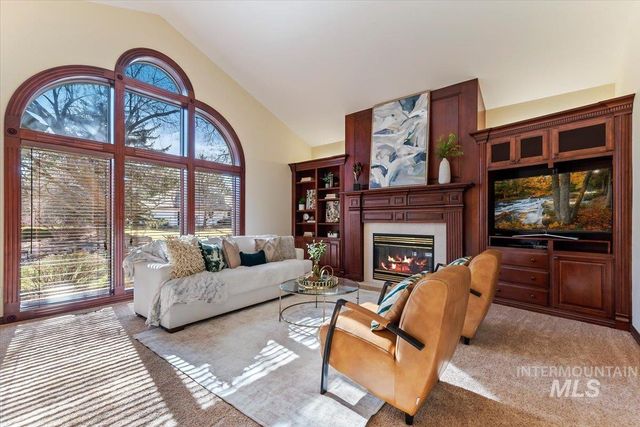 9041 W Woodglade Ln, Garden City, ID 83714