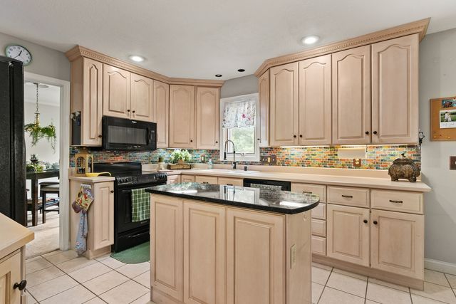 3726 Ridgewood Drive, Davenport, IA 52807