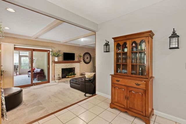 3726 Ridgewood Drive, Davenport, IA 52807