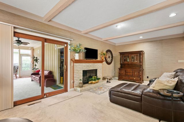 3726 Ridgewood Drive, Davenport, IA 52807