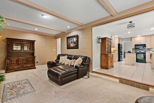 3726 Ridgewood Drive, Davenport, IA 52807